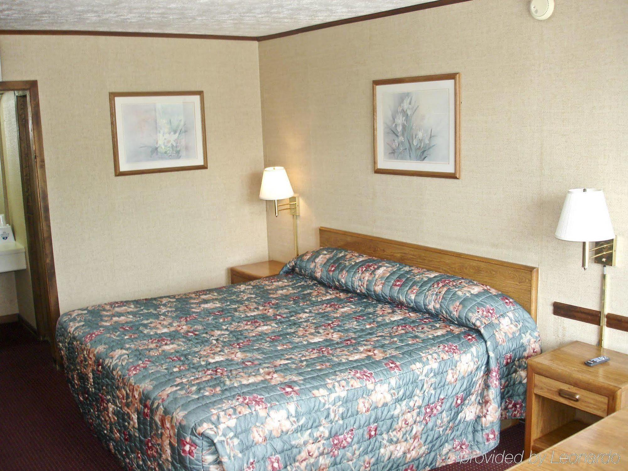 Parkway Inn - Jellico Room photo